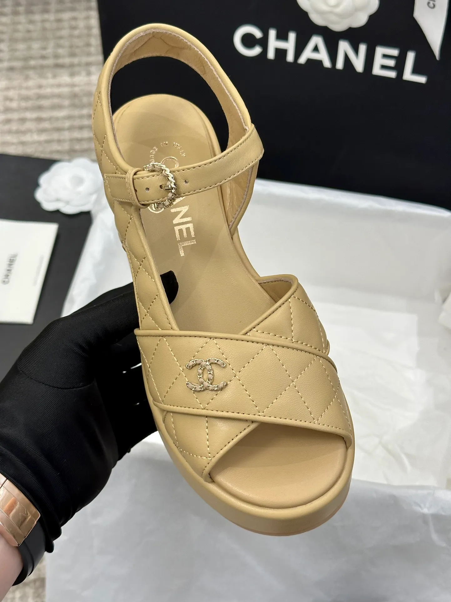 👟👟Ex-factory price 480👟👟 CHANEL C Jia Xiaoxiang 23ss new wedge heel open toe high heel sandals. Top counter quality. The moment you put it on your feet, it is still super stunning. 🔥All materials are customized according to the original version! Upper: imported first-layer calfskin/imported fragrant cloth/ lining: imported sheepskin, foot pad: sheepskin sole: outsole imported from Italy Size number: 34-40